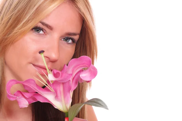 Gyönyörű nő virággal — Stock Fotó