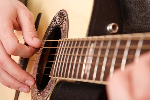 Guitarist hand playing guitar — Stock Photo, Image
