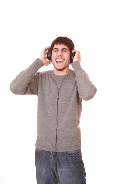 Jonge man die muziek luistert — Stockfoto