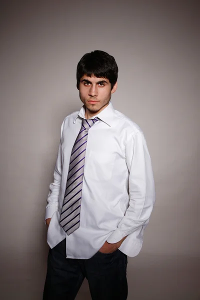 Businessman putting on tie — Stock Photo, Image
