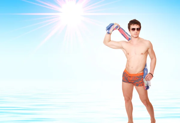 水着で筋肉質の男性モデル — ストック写真