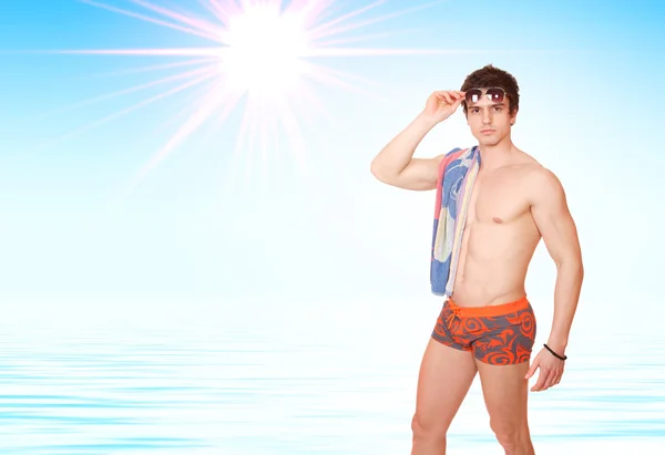Svalová mužský model v plavky — Stock fotografie