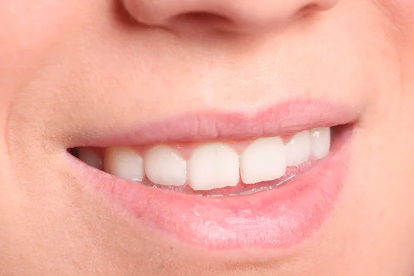 Красивые женские губы крупный план — стоковое фото