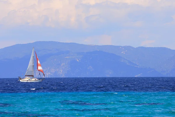 Plachetnice v Egejském moři — Stock fotografie