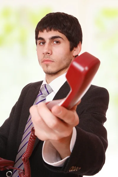 Jonge zakenman werken met telefoon — Stockfoto