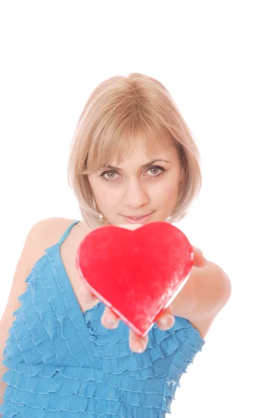 Kobieta trzyma serce Walentynki — Zdjęcie stockowe