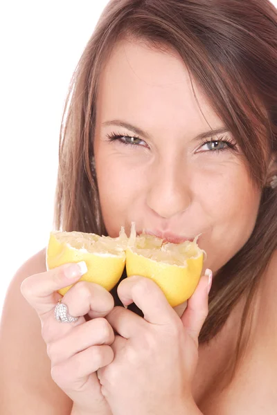 Boldog modell eszik egy citrom — Stock Fotó