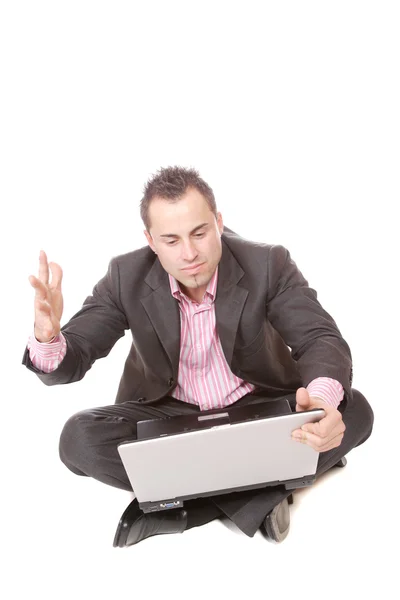 Laptop fiatal ember ül a padló. — Stock Fotó