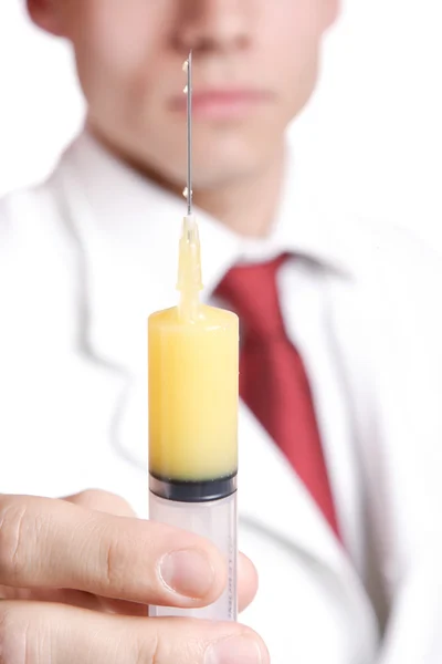 Lékař drží injekční stříkačku — Stock fotografie
