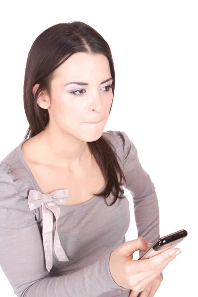 Una giovane donna attraente con il telefono cellulare — Foto Stock