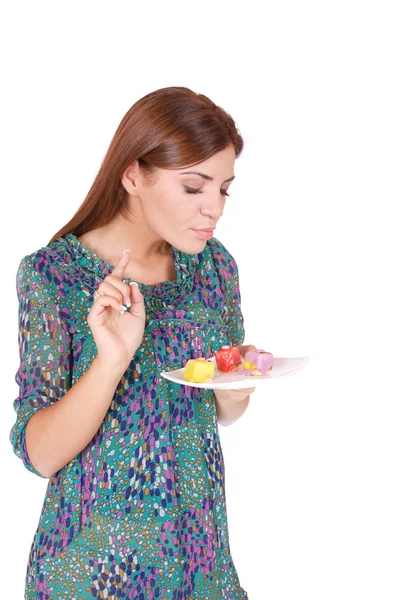 Attraktive Frau mit Kuchen — Stockfoto