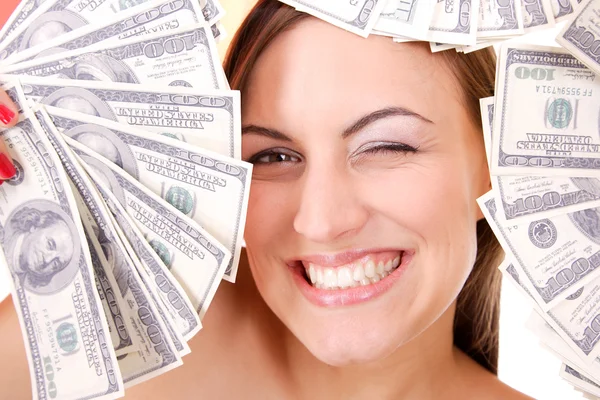 Atractiva mujer toma mucho de billetes de 100 dólares —  Fotos de Stock