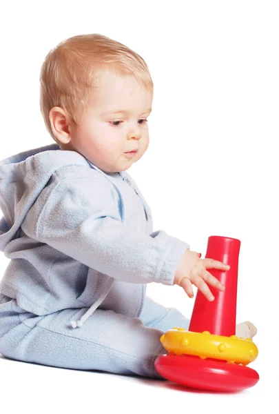 Ребенок с игрушкой — стоковое фото