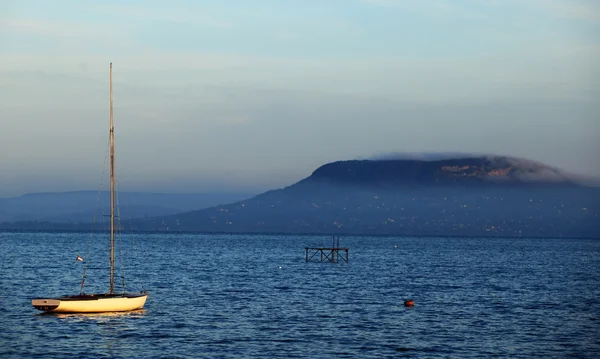 バラトン湖でのセーリング ボート — ストック写真