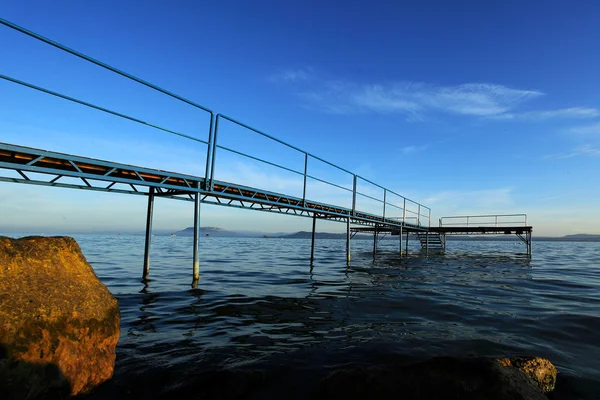 Cais no lago balaton — Fotografia de Stock