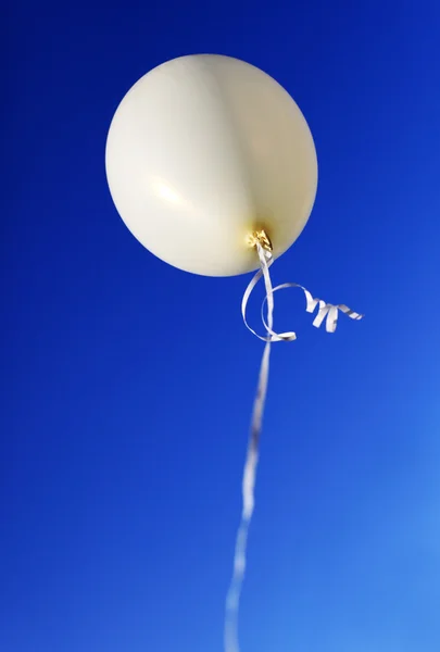 Bílý balónek — Stock fotografie