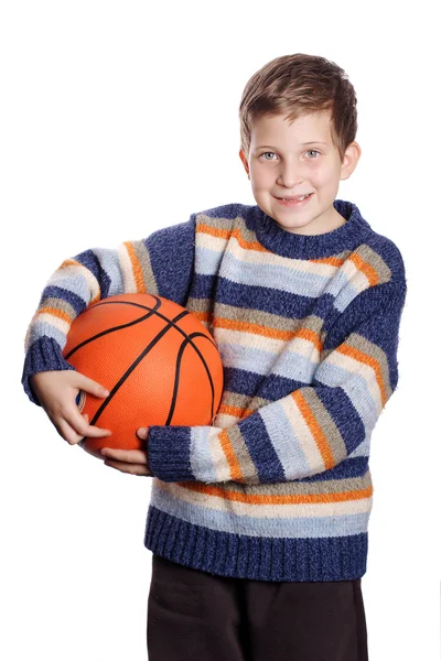 Ребёнок с баскетболом — стоковое фото
