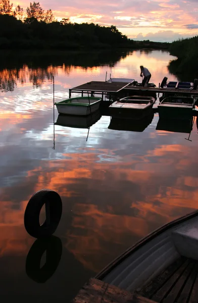 Gün batımında tekne — Stok fotoğraf