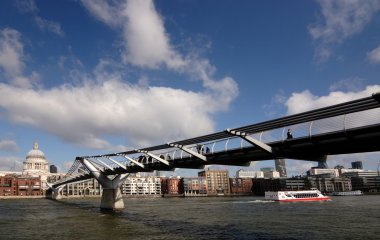 St Paul Katedrali ve millenium bridge