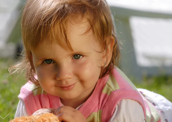 Portret van een mooi kind — Stockfoto