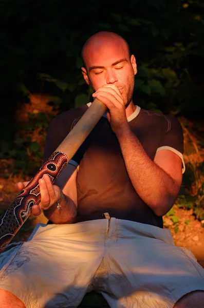 Didgeridoo oyuncu — Stok fotoğraf