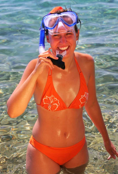 ダイビングのゴーグルを着た若い女性 — ストック写真