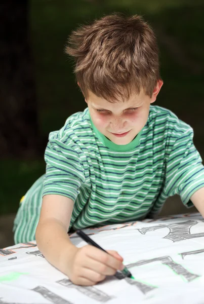 Jong kind tekenen — Stockfoto