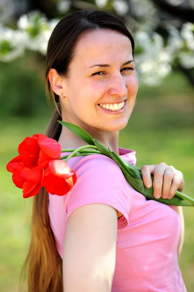 Belle donne con tulipani — Foto Stock