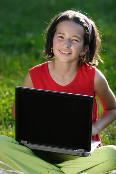 Young girl with laptop outdoor — Stock Photo, Image
