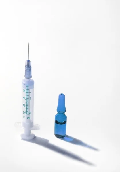 Medische medicijnflesje en injectie — Stockfoto