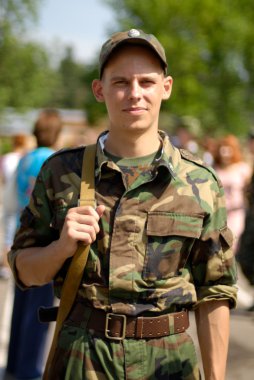 genç asker
