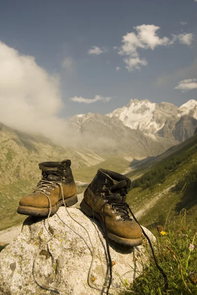 Sağlam dağcı botları — Stok fotoğraf