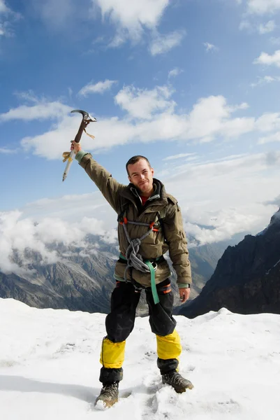 Mountaineer at the top — Stock Photo, Image
