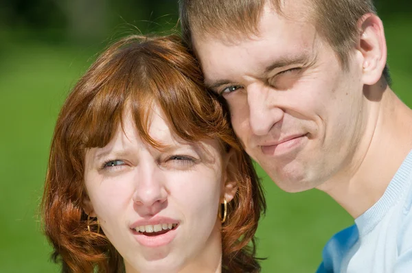 Porträtt av ett ungt par — Stockfoto