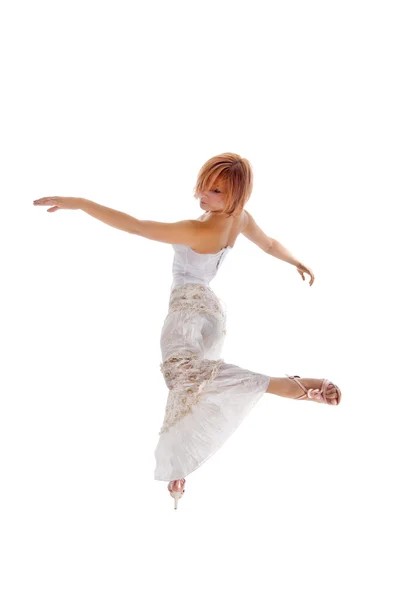 Κόκκινα μαλλιά χορεύτρια σε λευκό — Φωτογραφία Αρχείου