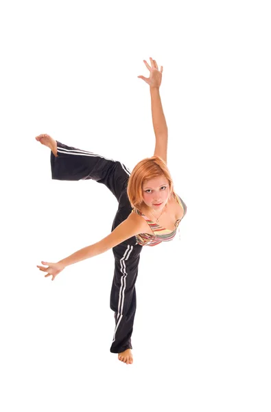 Червоне волосся дівчина виконує фітнес вправи — стокове фото