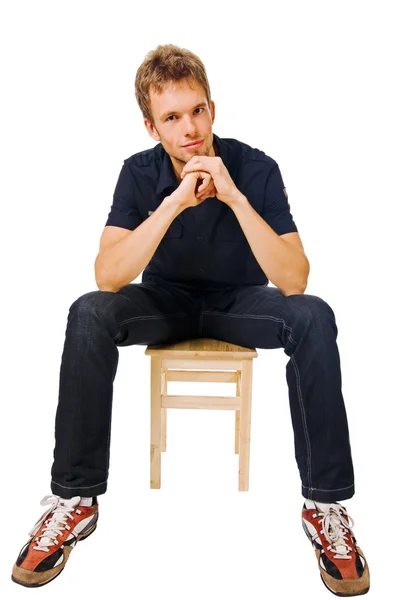 Νεαρός άνδρας κάθεται — Φωτογραφία Αρχείου