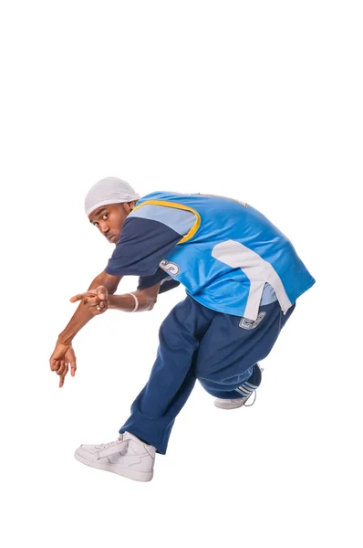 Hip-hop jovem fazendo movimento legal nas costas brancas — Fotografia de Stock