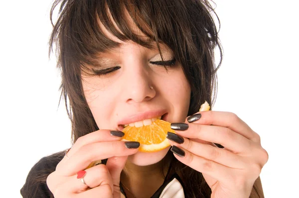Дівчата їдять помаранчевий — стокове фото