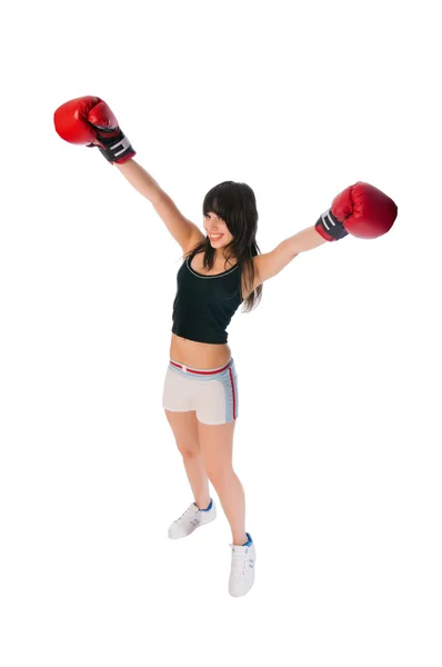 Подходит девушка с боксерскими перчатками — стоковое фото