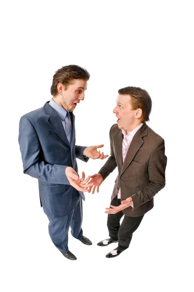 Dwóch młodych biznesmenów o czymś rozmawia. — Zdjęcie stockowe