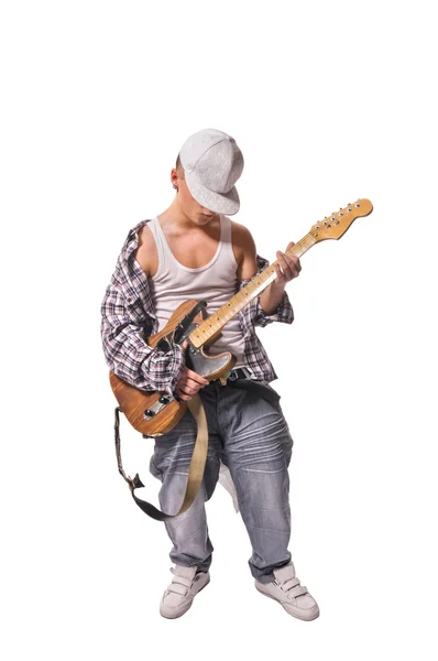 Крутий молодий гітарист на білому тлі — стокове фото