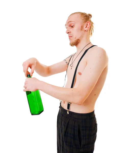 绿色的瓶子的年轻人 — 图库照片