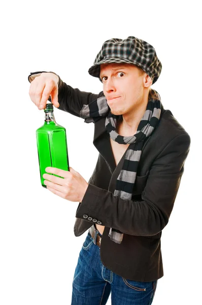 Junger Mann mit grüner Flasche — Stockfoto