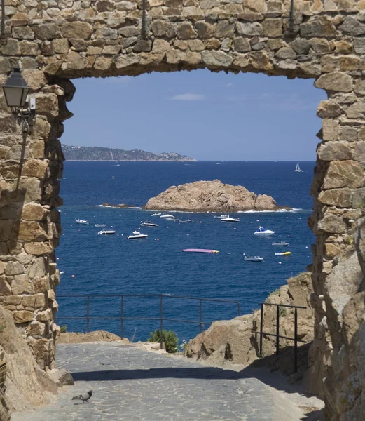 A gate on the Mediterranean Sea — Stock Photo, Image