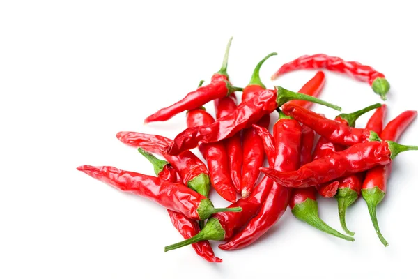 Rode pittige hot chili peppers geïsoleerd — Stockfoto