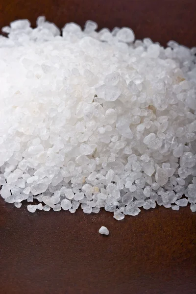 Белая соль для ванн — стоковое фото