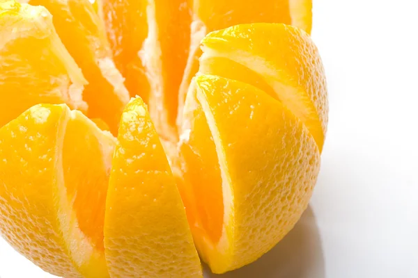 Frische saftige reife Orangenfrüchte in Scheiben geschnitten — Stockfoto