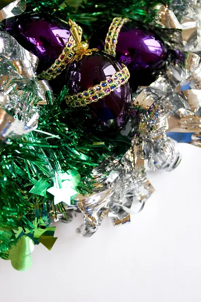 Decoración navideña adornos huevos morados —  Fotos de Stock