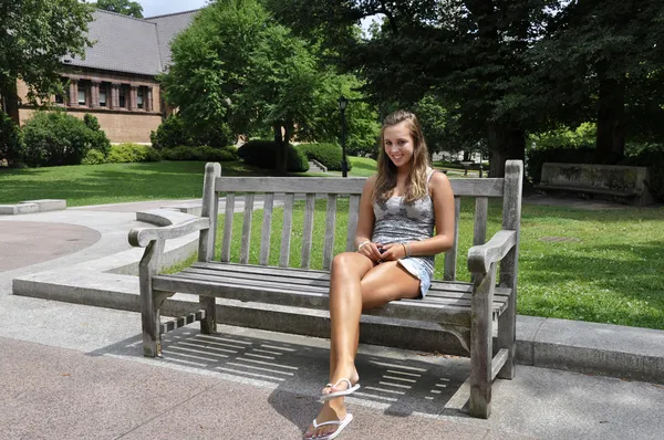 Teenage girl on outdoor bench — Stock Photo, Image